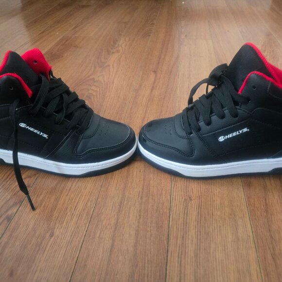NEW boys Heelys size 3 - Picture 2 of 3